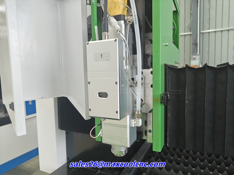 Machine de découpe laser de mé - Fiber Laser Cutter 1500W Metal avis et prix